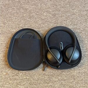 Bose Noise Cancelling 700 Bluetooth Headphones Black
